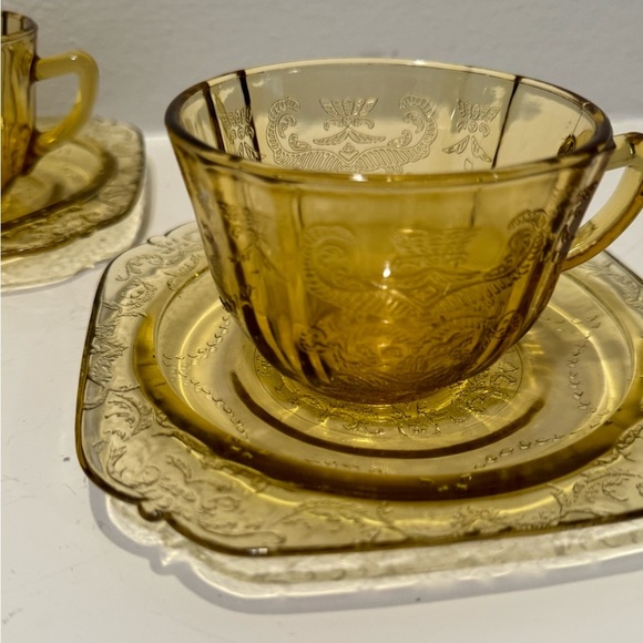 Vintage 1930s Madrid Amber Federal Glass Coffee/Tea Cups w/ Plates (Selling set) - Picture 6 of 13